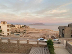 2-bedroom apartment with free parking & sea view